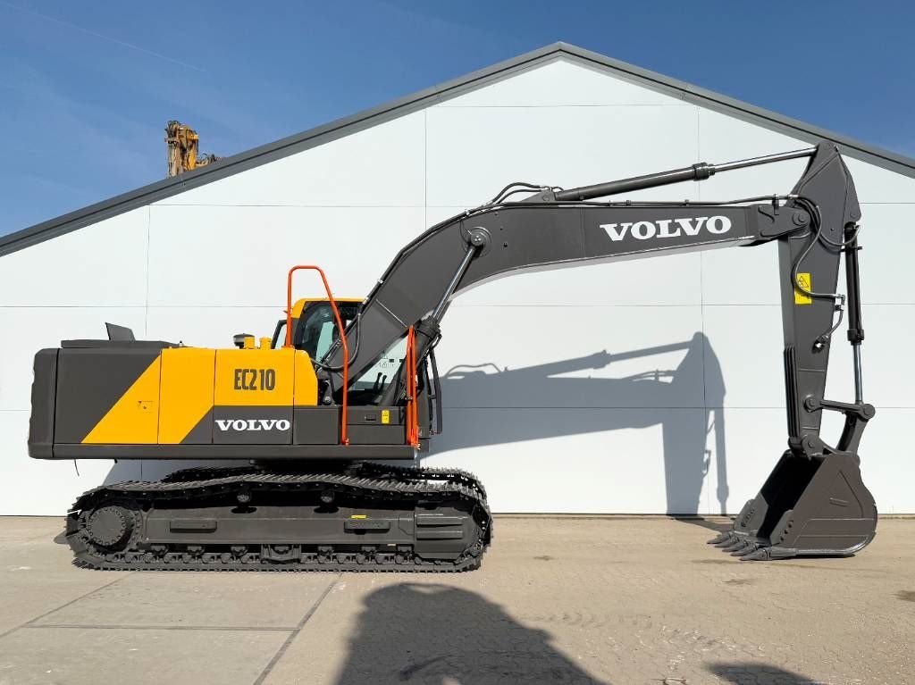 Volvo EC210 - Unused / New 2025 Model / Hammer Lines