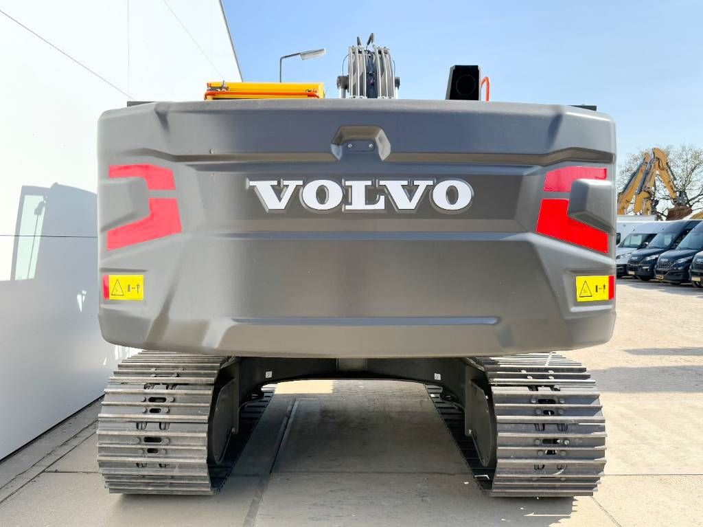 Volvo EC210 - Unused / New 2025 Model / Hammer Lines