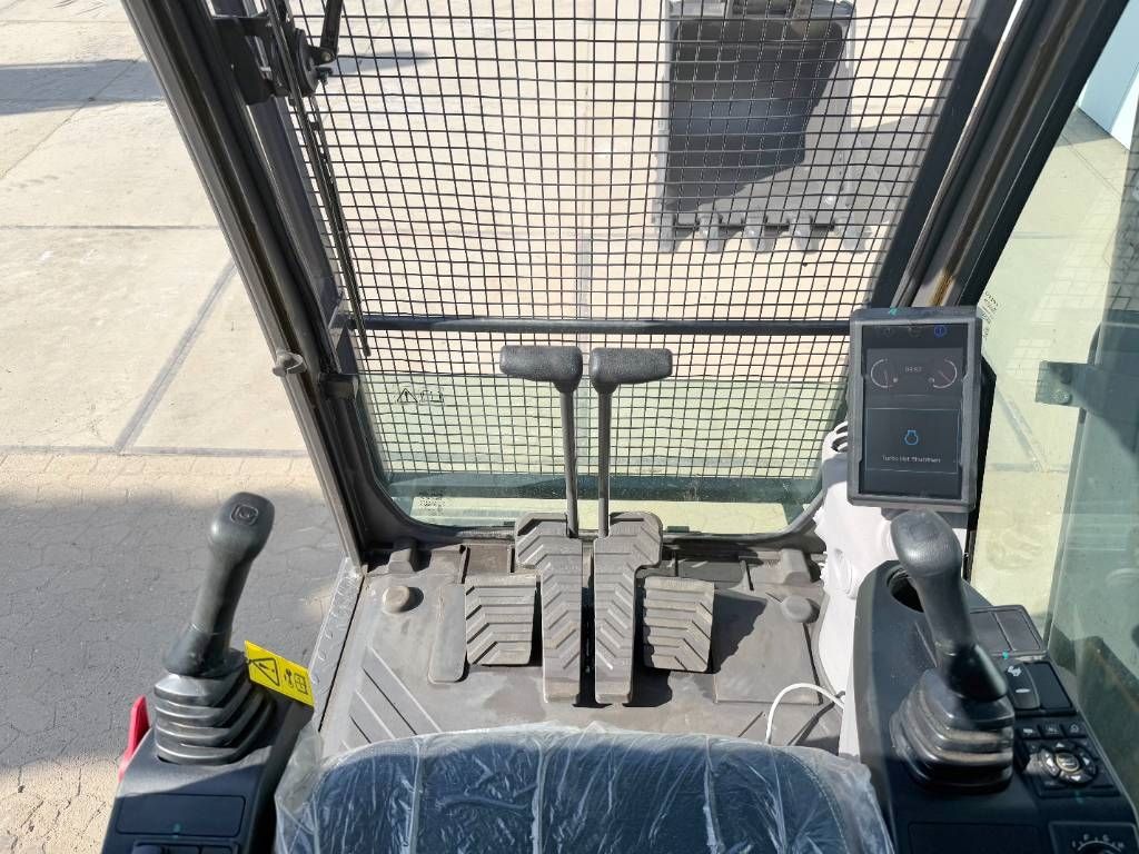 Volvo EC210 - Unused / New 2025 Model / Hammer Lines
