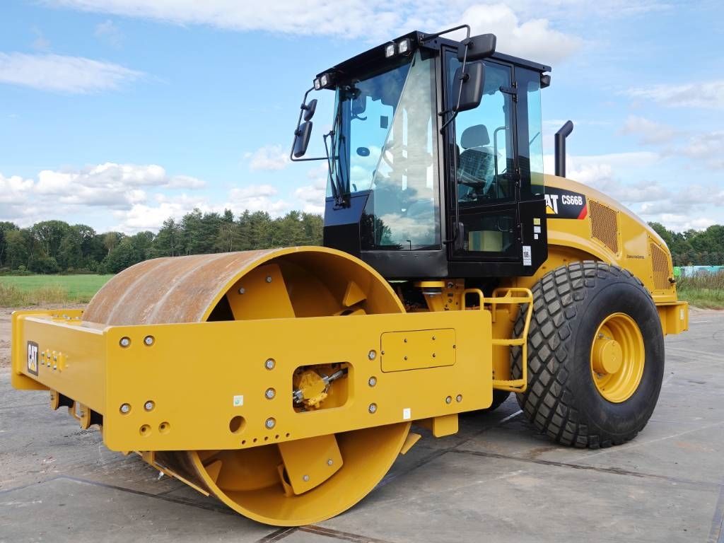 CAT CS66B - CE Certified / Low Hours