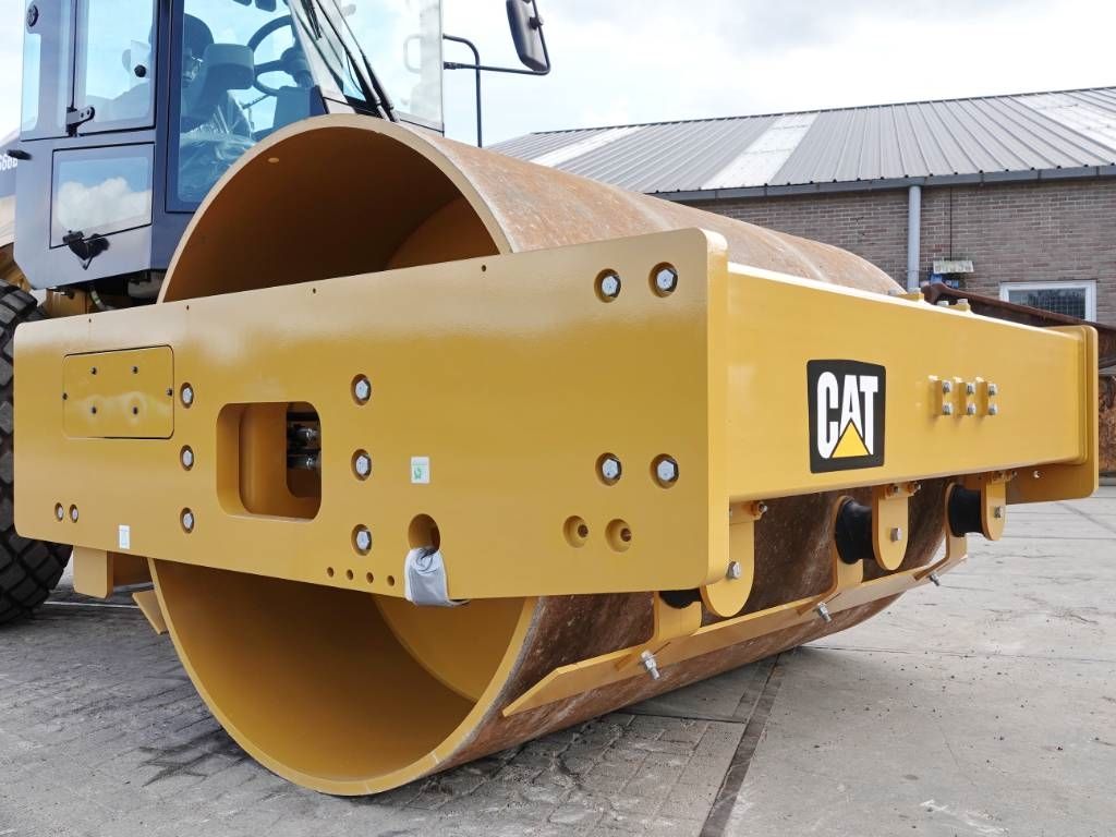 CAT CS66B - CE Certified / Low Hours