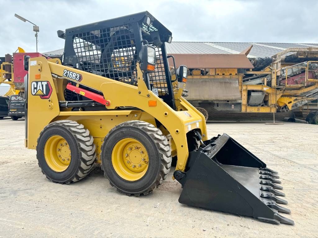 CAT 216B3 - New / Unused / Extra Hydraulic