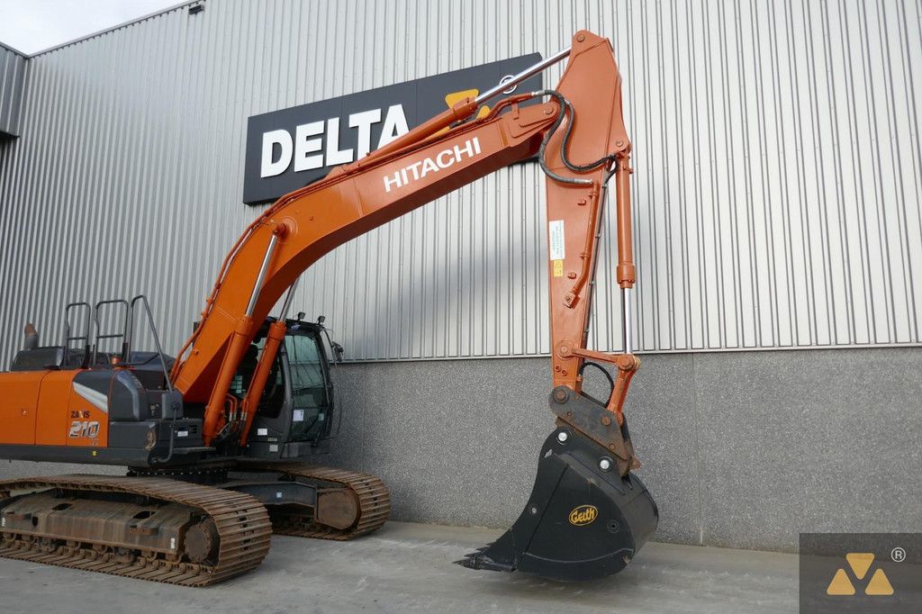 Hitachi ZX210LC-7