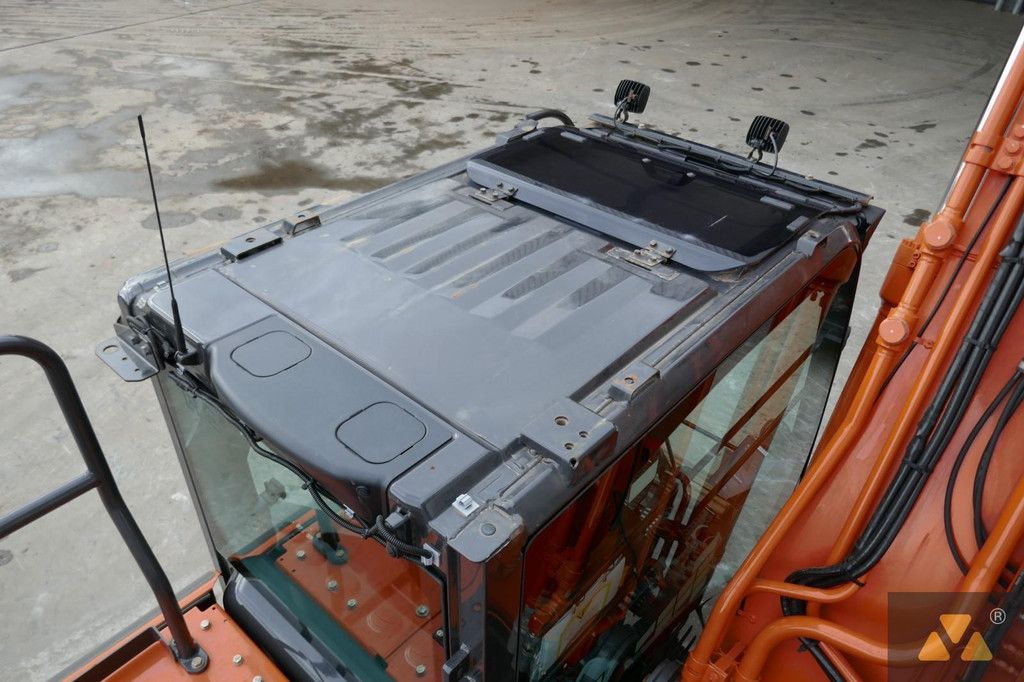Hitachi ZX210LC-7