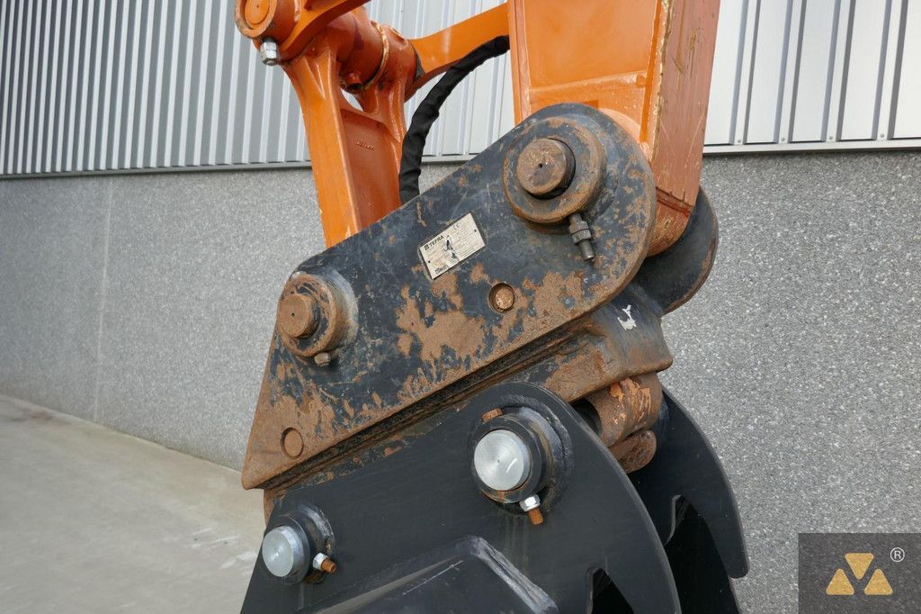 Hitachi ZX210LC-7