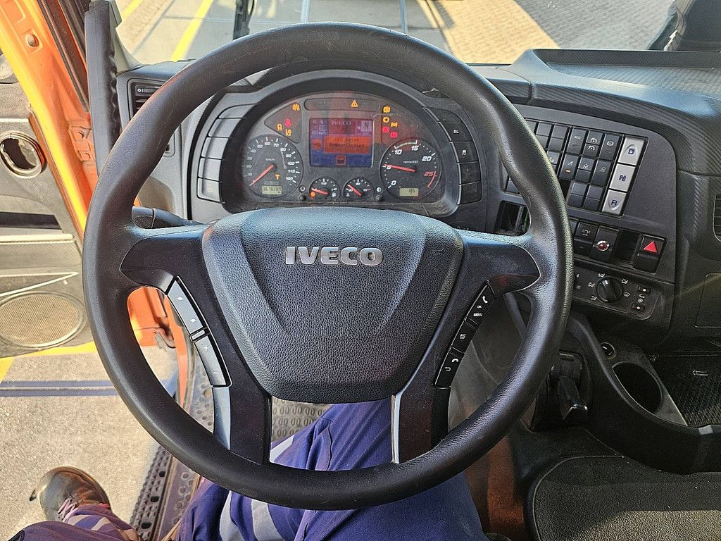 IVECO AD260S46 machnine tr. + crane