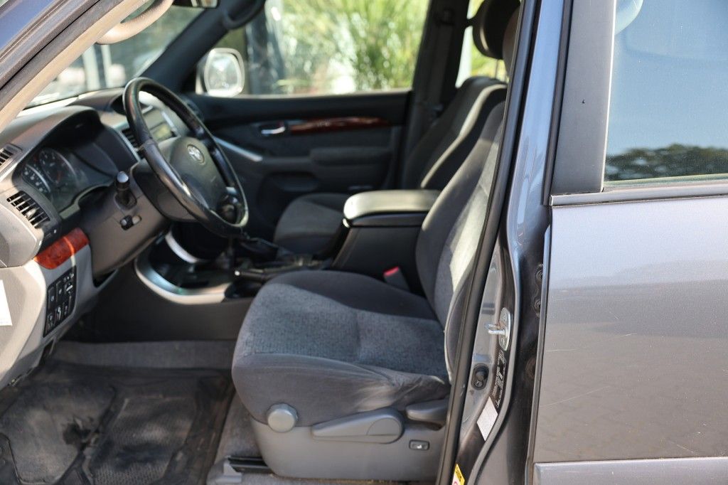 Toyota Landcruiser 120 3.0 D-4D 5DRS VX A/T VAN