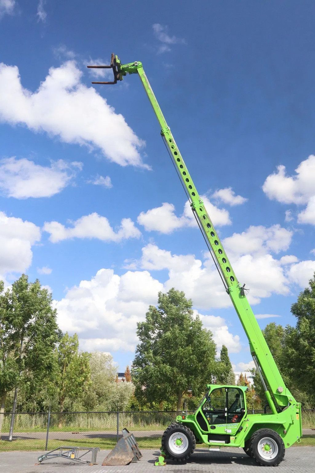 Merlo P40.17 PLUS | FORKS | JIB | BUCKET | GOOD TIRES