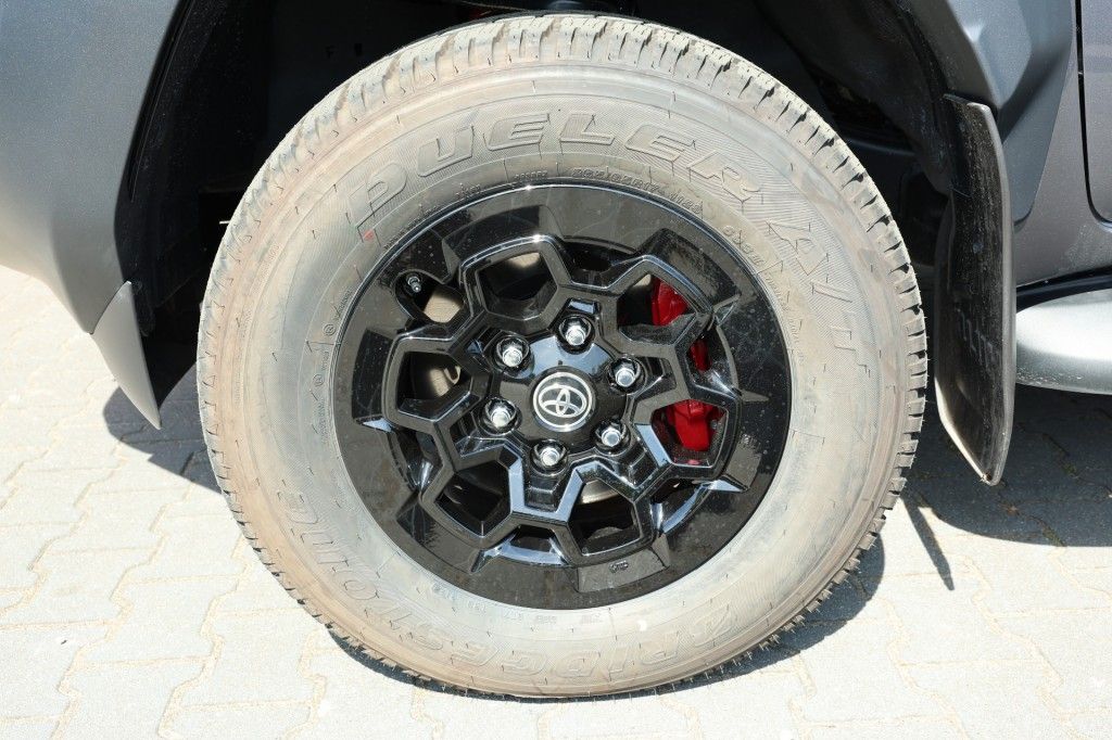 Toyota Hilux 2.8 D-4D DUBBEL CABIN GR SPORT A/T 2 SITZ 4WD VAN *BPM VRIJ*