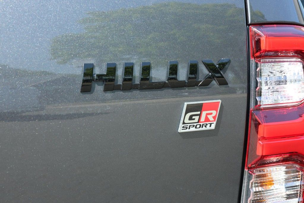 Toyota Hilux 2.8 D-4D DUBBEL CABIN GR SPORT A/T 2 SITZ 4WD VAN *BPM VRIJ*