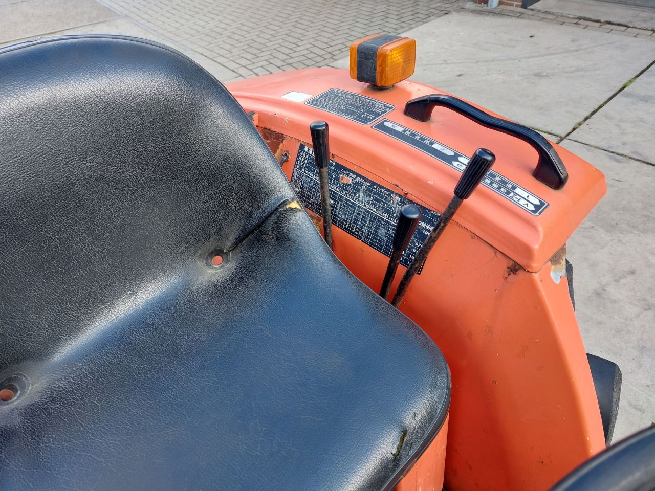 Hinomoto E2304 4 WD 23 PK