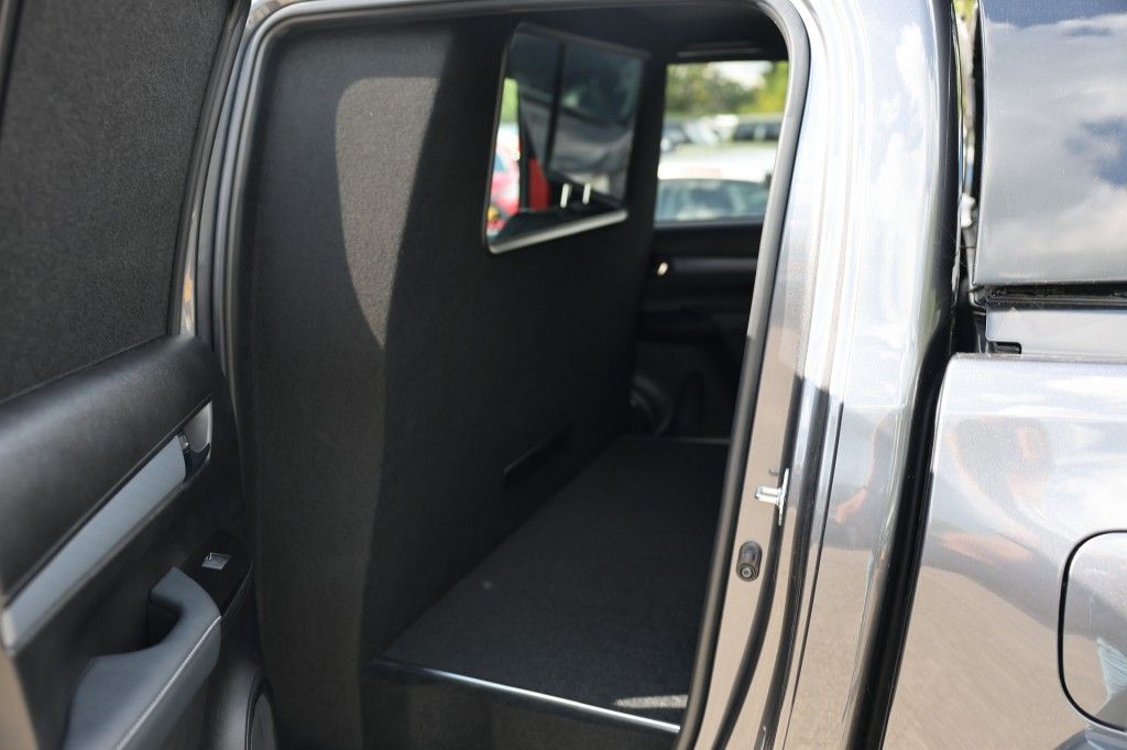Toyota Hilux 2.8 D-4D DUBBEL CABIN GR SPORT A/T 2 SITZ 4WD VAN *BPM VRIJ*