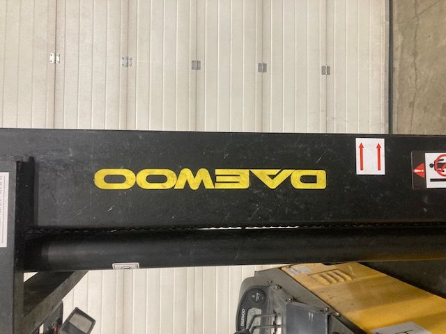 Daewoo BR16JW Reach truck reachtruck 48volt triplo mast