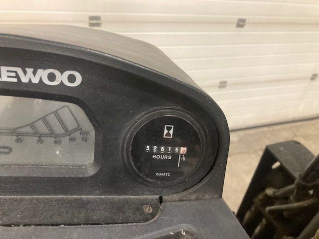 Daewoo BR16JW Reach truck reachtruck 48volt triplo mast