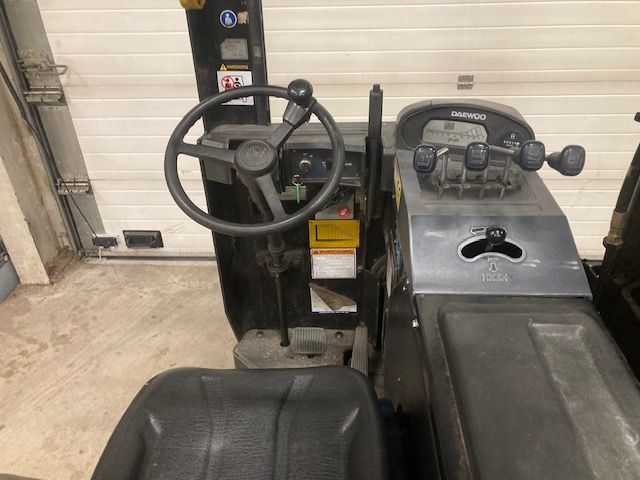 Daewoo BR16JW Reach truck reachtruck 48volt triplo mast