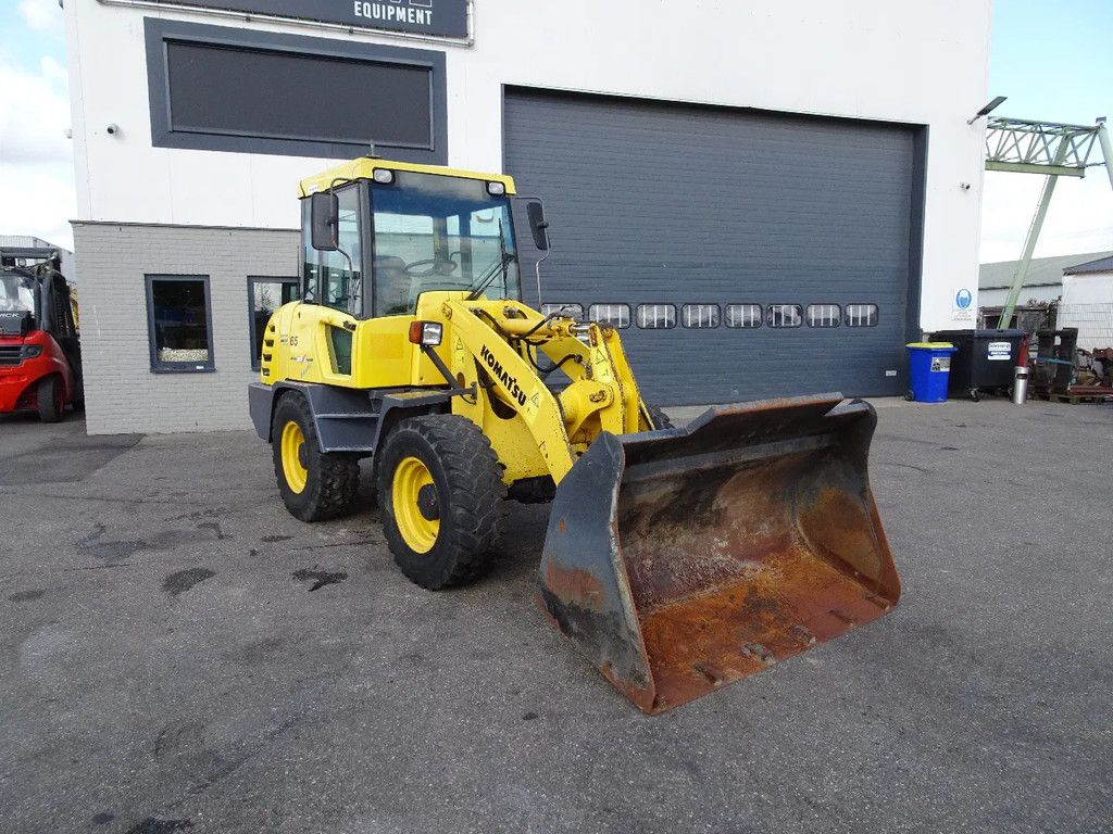 Komatsu WA65-3