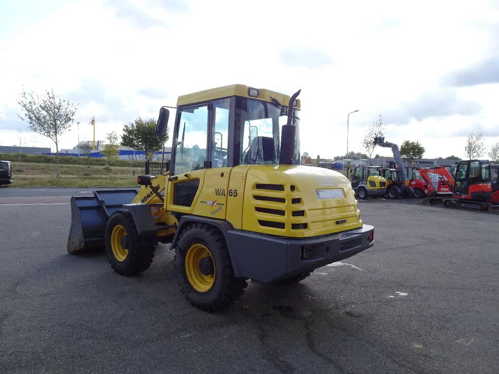 Komatsu WA65-3