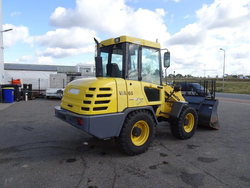 Komatsu WA65-3