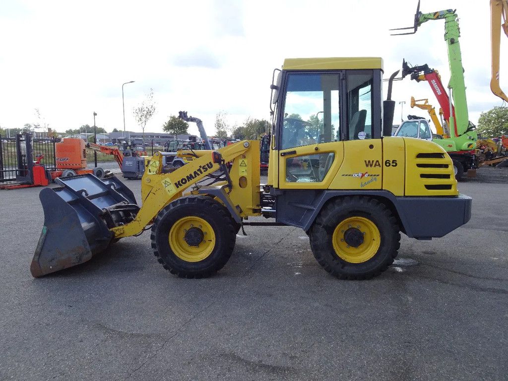 Komatsu WA65-3