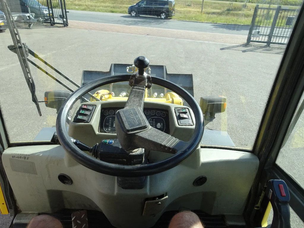 Komatsu WA65-3