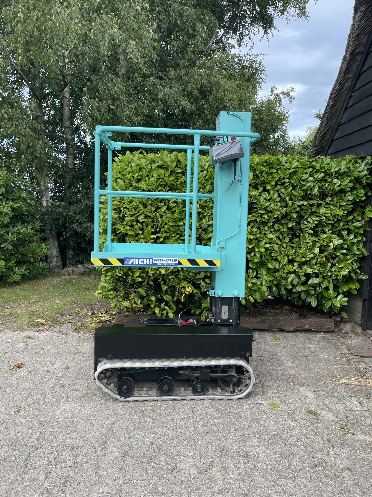 Aichi RMO4B rupshoogwerker rups hoogwerker ruw terrein