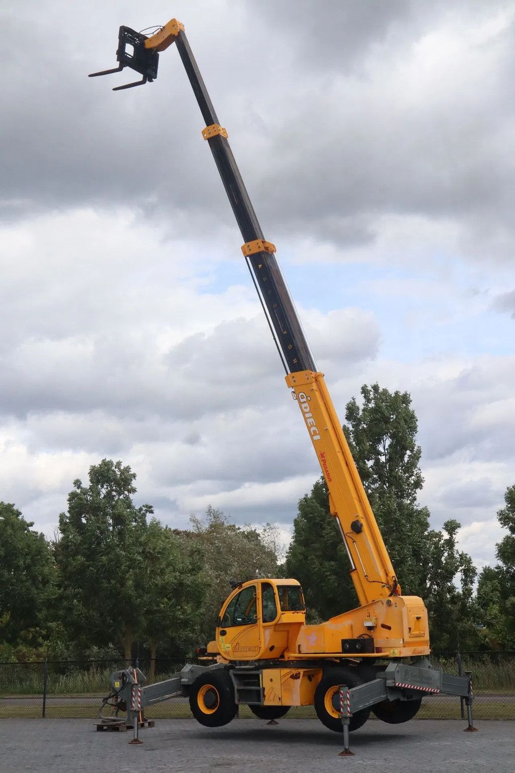 Dieci PEGASUS 45.21 | FORKS | WINCH | LOW HOURS