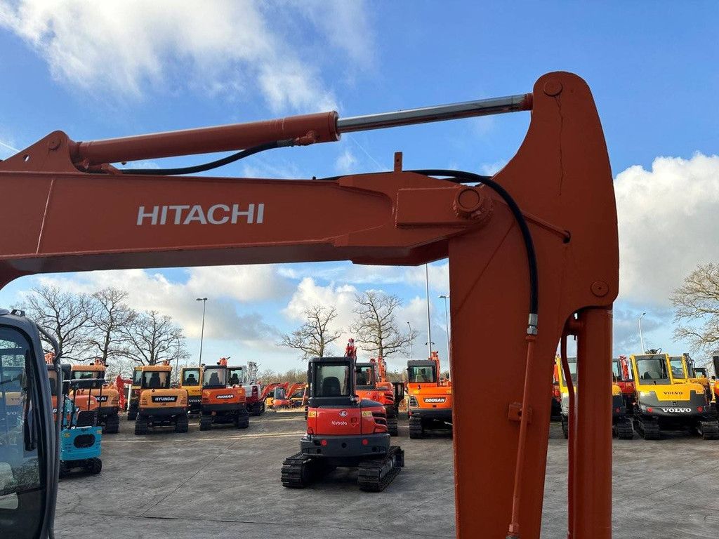 Hitachi-Raupenbagger