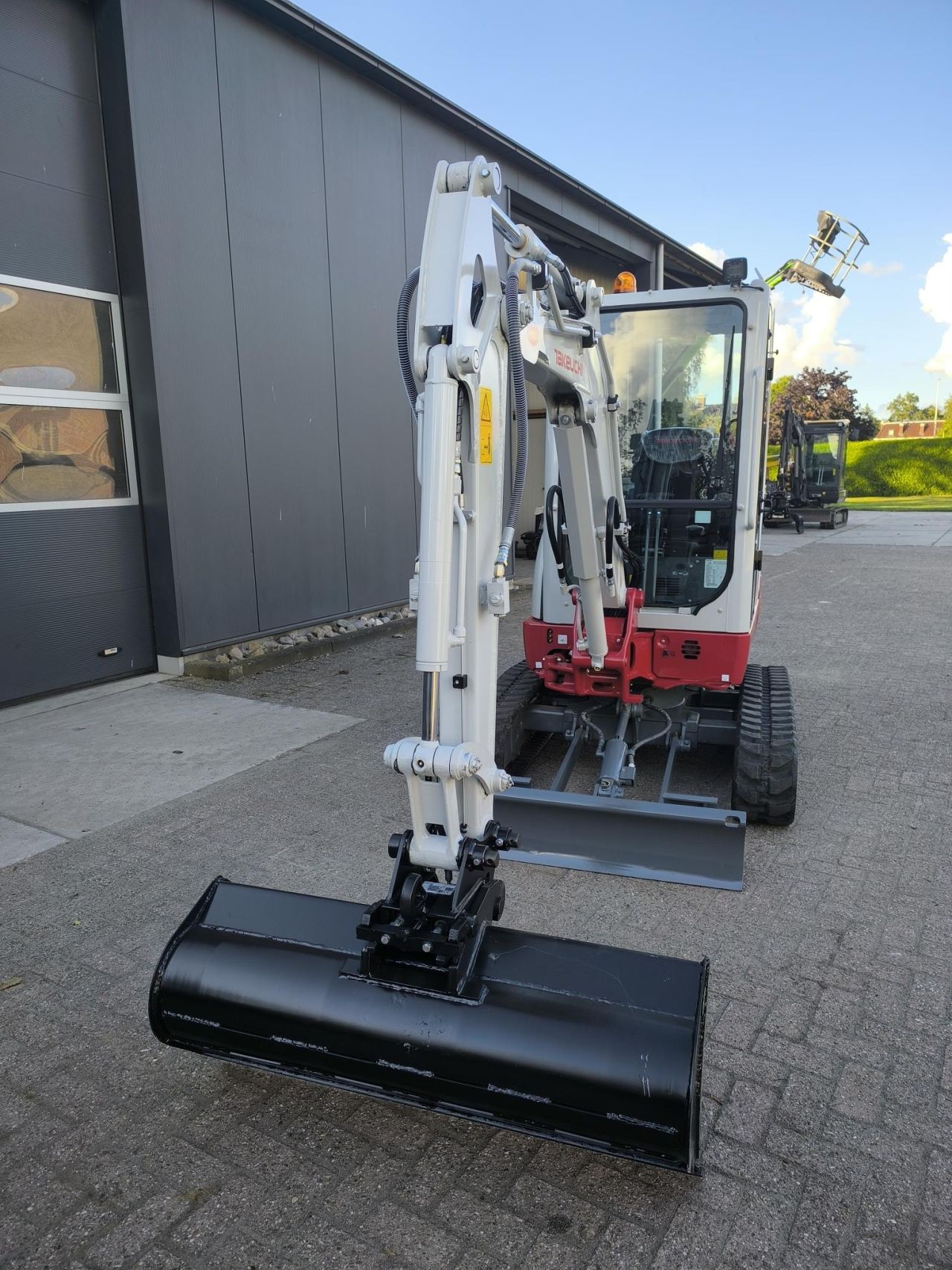 TAKEUCHI TB225
