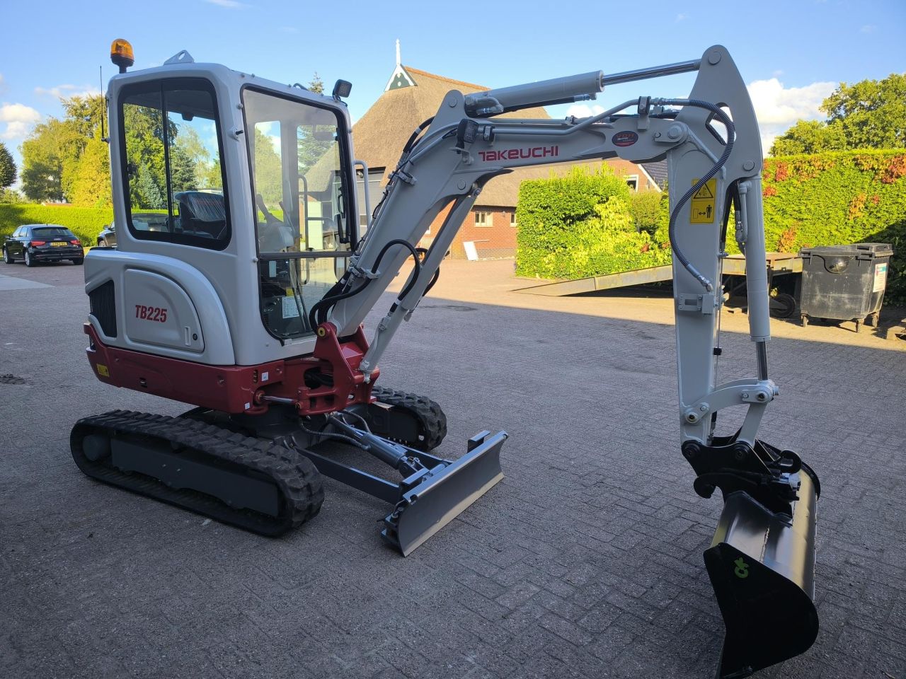 TAKEUCHI TB225