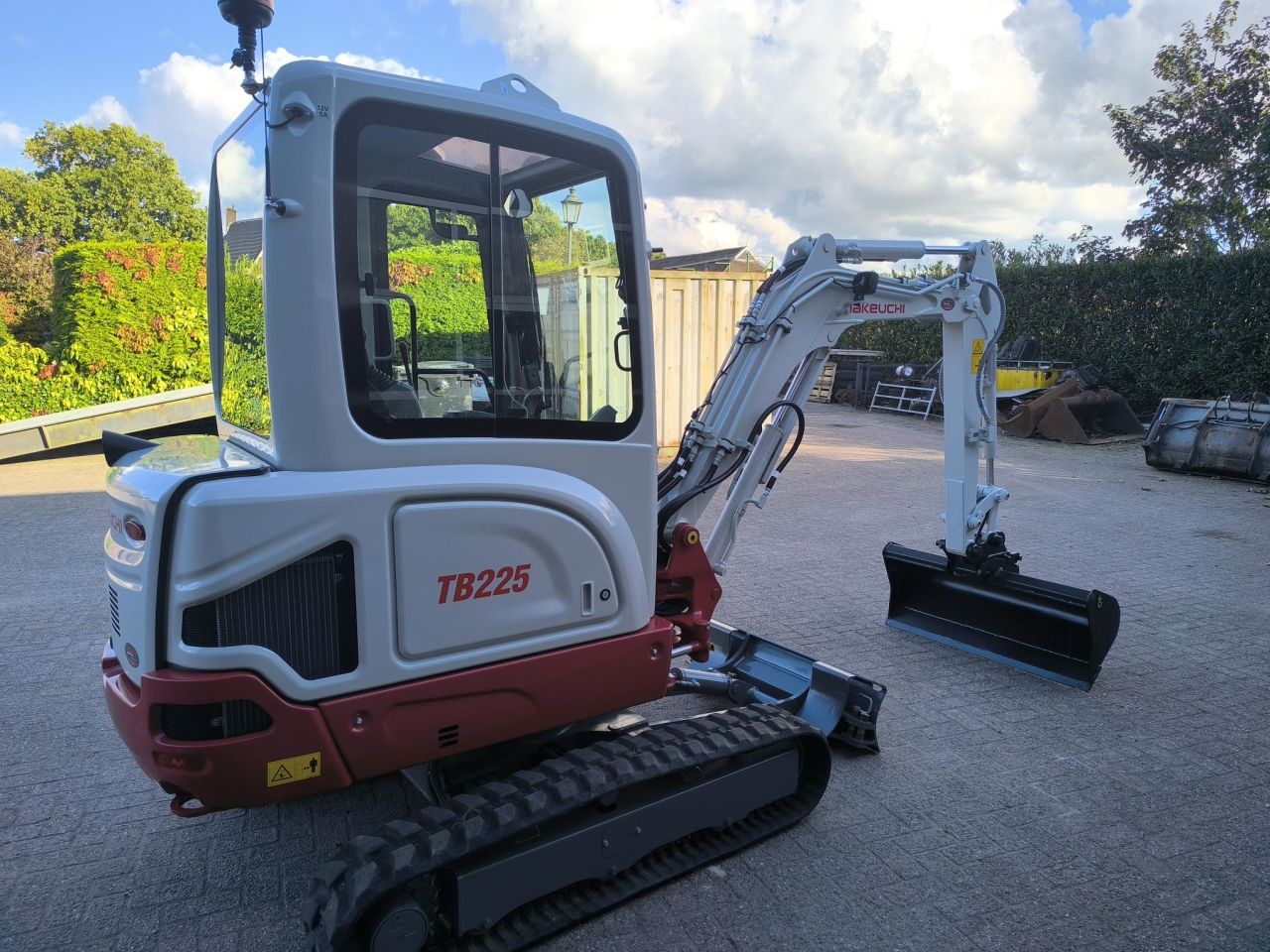 TAKEUCHI TB225