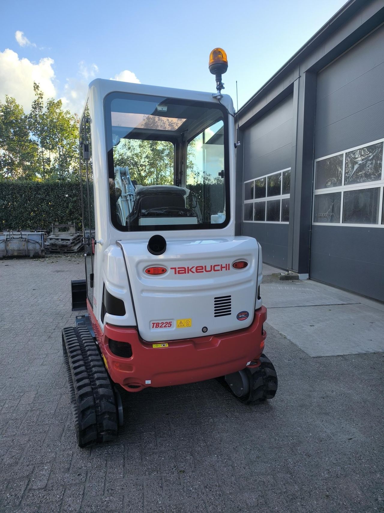 TAKEUCHI TB225