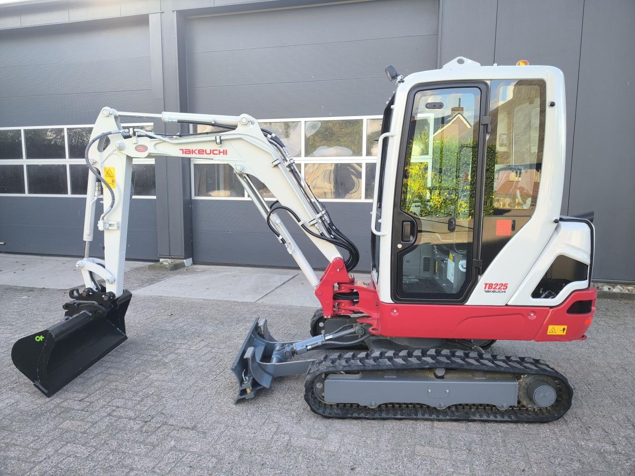TAKEUCHI TB225