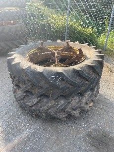 Set Vredestein 16.9 R38 dubbellucht