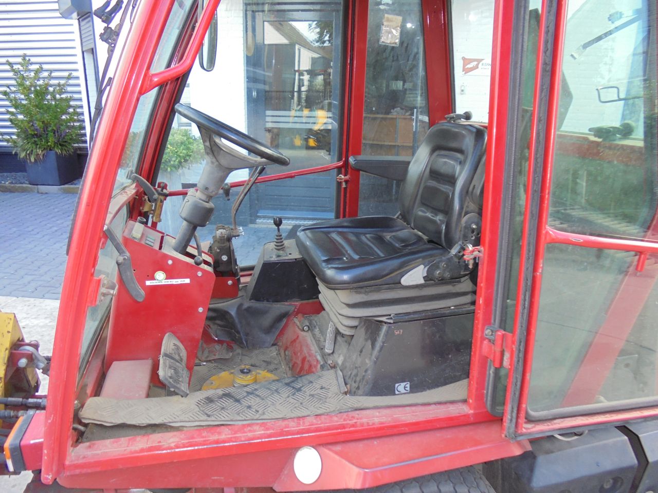 Toro 3000 met onkruidborstel
