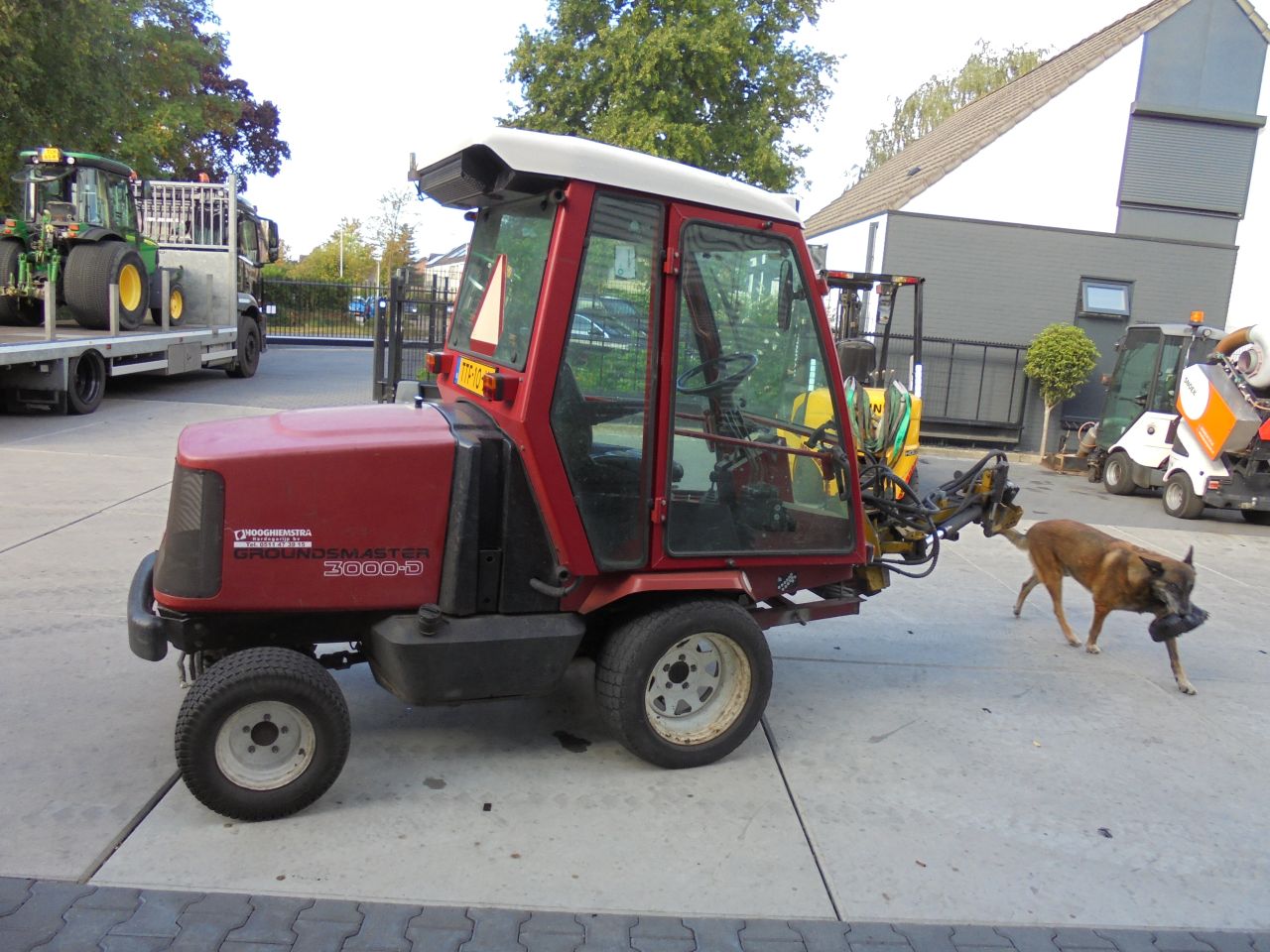 Toro 3000 met onkruidborstel