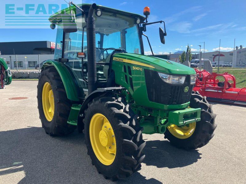 John Deere 5067E