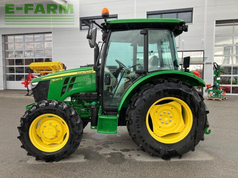 John Deere 5067E