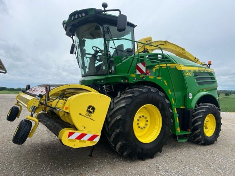 John Deere 8300i