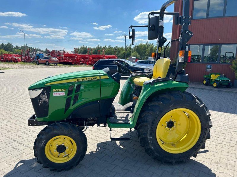 John Deere 3038E