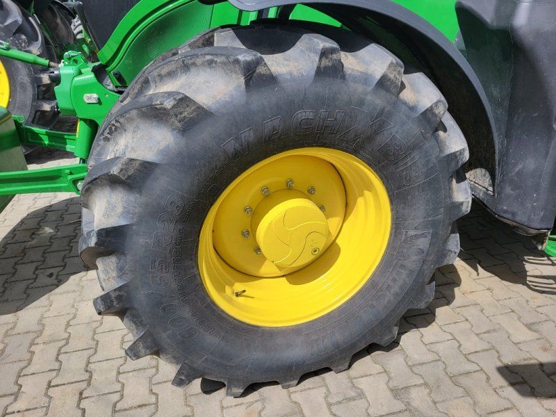 John Deere 6195M
