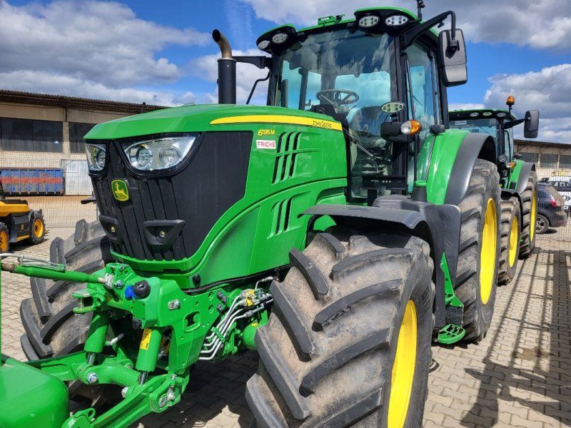 John Deere 6195M