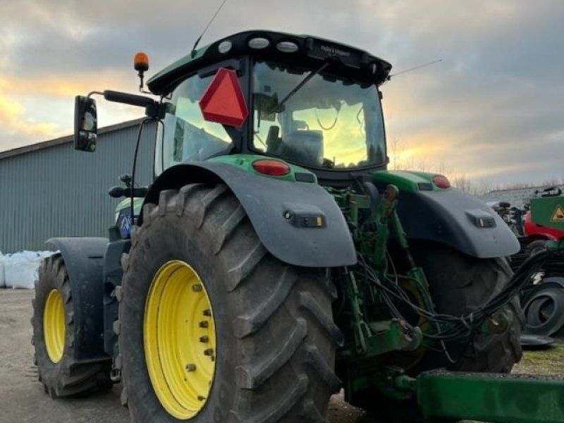 John Deere 6215R