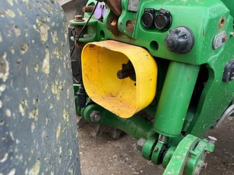 John Deere 6215R