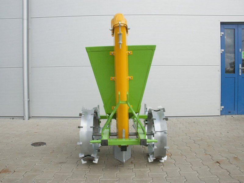 Kartoffelpflanzmaschine /  planter