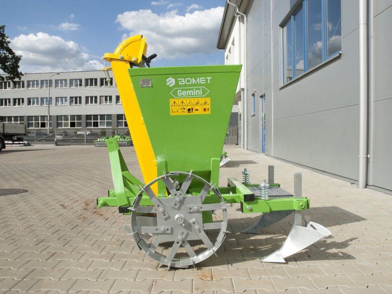 Kartoffelpflanzmaschine /  planter