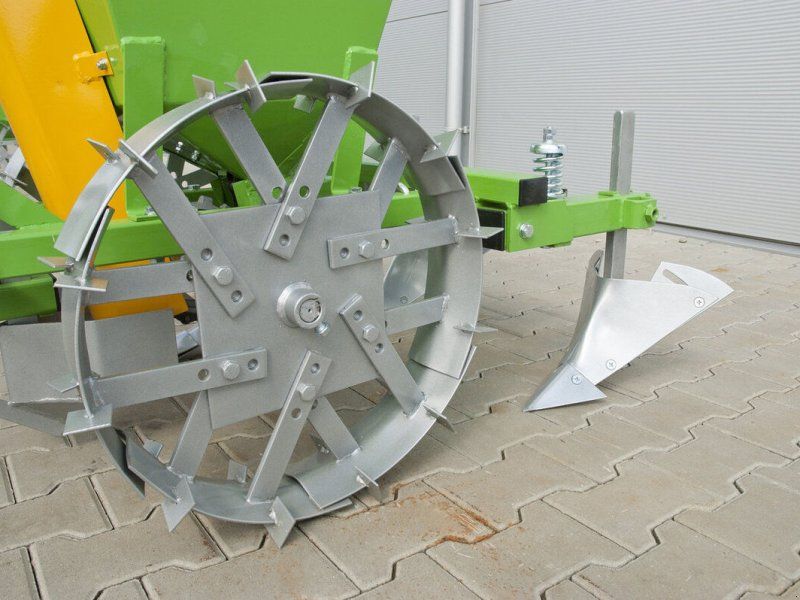 Kartoffelpflanzmaschine /  planter