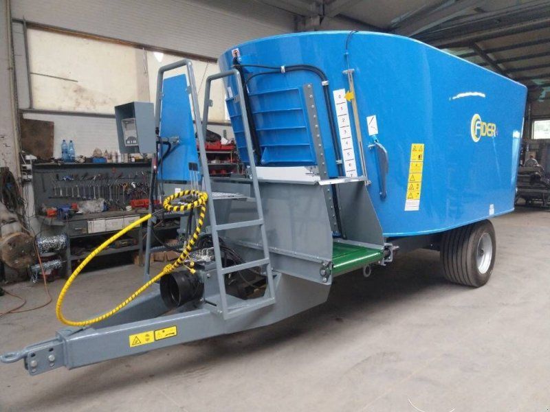 Futtermischwagen /  mixer
