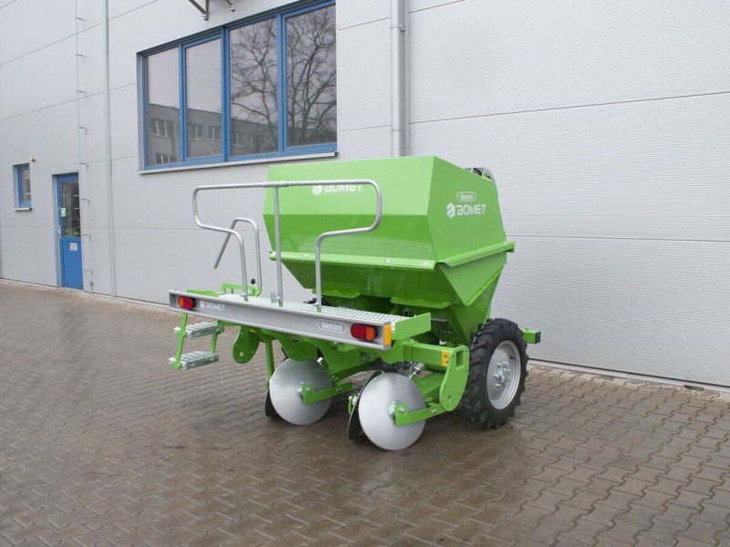 Kartoffelpflanzmaschine /  planter