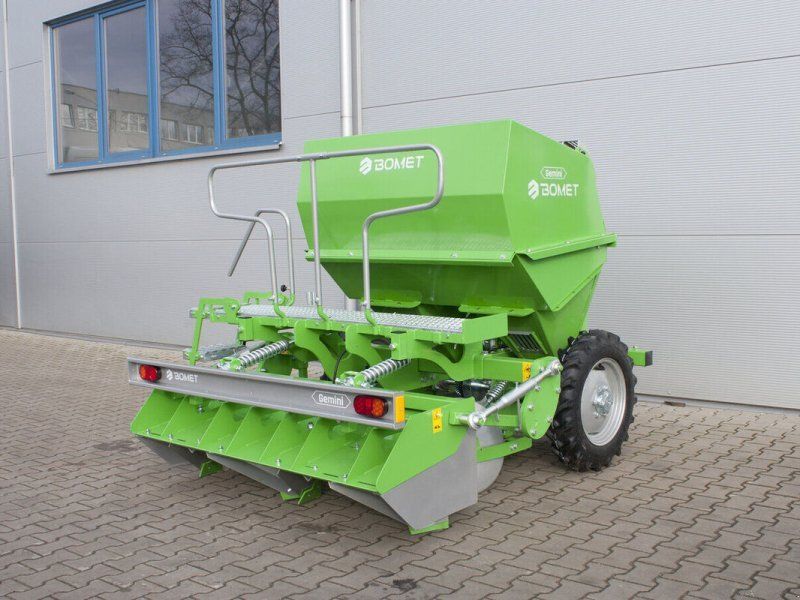 Kartoffelpflanzmaschine /  planter