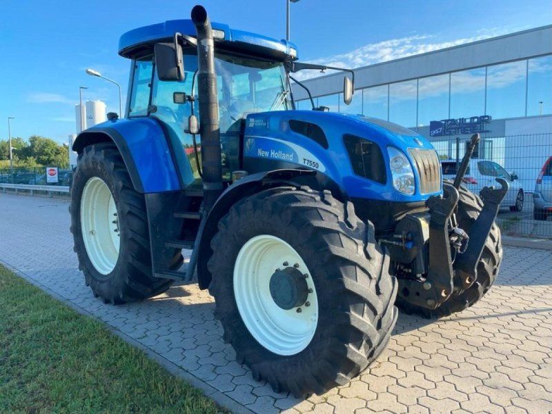 New Holland T7550 TVT MIT FRONTZAPFWELLE